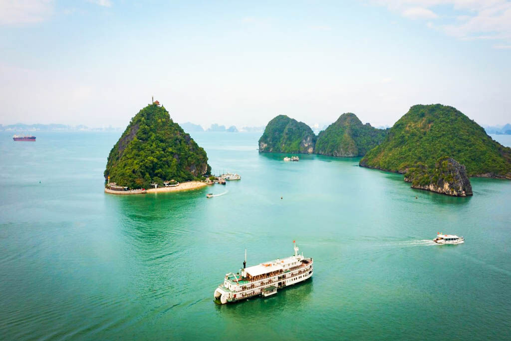 Panoramic splendor awaits with Halong Bay Travel